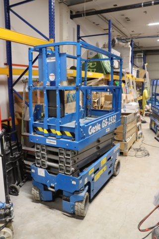 1034055-8 Scissor lift Genie GS-1932 -21