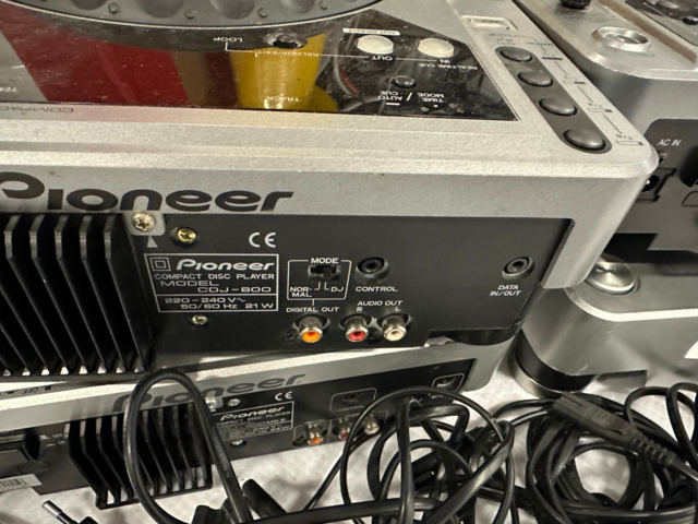1066187-4 5 Pioneer CDJ 800