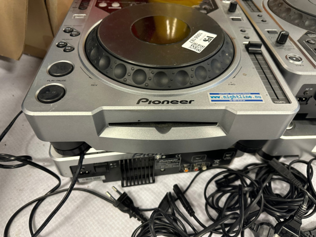 1066187-7 5 Pioneer CDJ 800