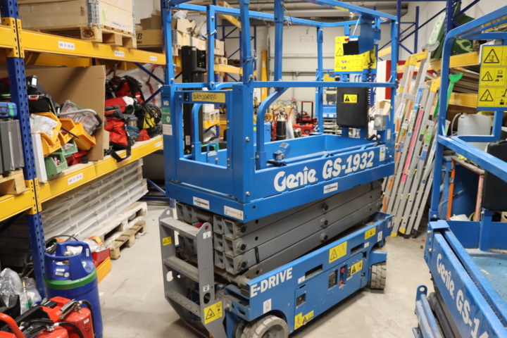 1034055-13 Scissor lift Genie GS-1932 -21