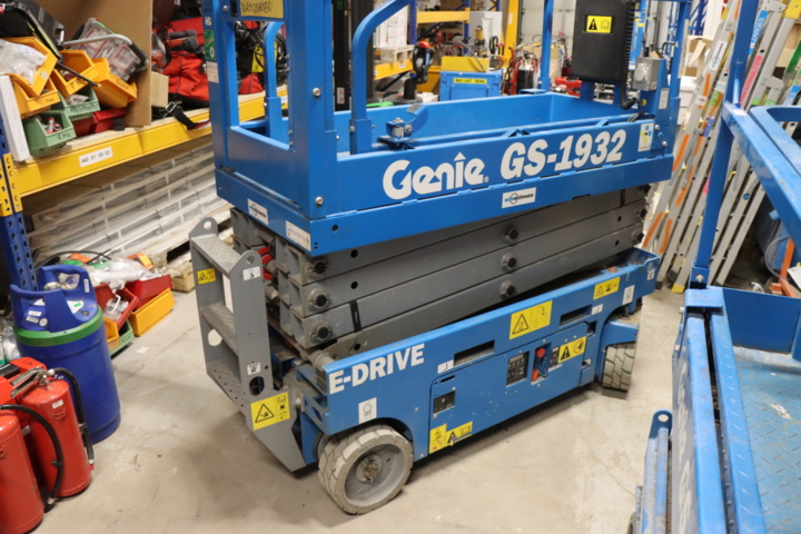 1034055-14 Scissor lift Genie GS-1932 -21