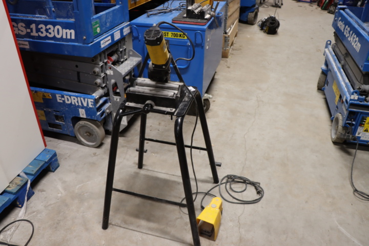 1034072-1 Rems Pipe cutting machine Cento with stand