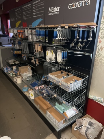 1116739-9 Various painting accessories, brushes, rollers, tape etc