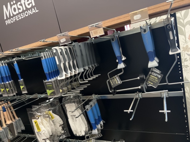 1116739-11 Various painting accessories, brushes, rollers, tape etc