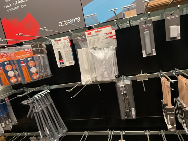 1116739-14 Various painting accessories, brushes, rollers, tape etc