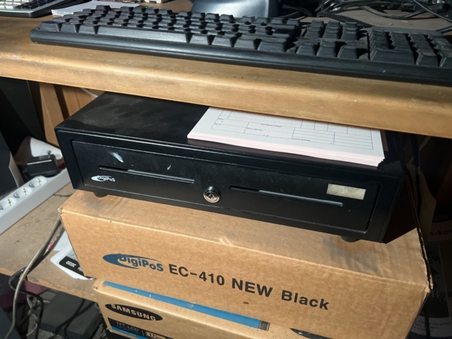 1116738-5 Screen, hand scanner, receipt printer and cash drawer