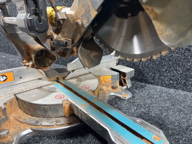 1022841-2 Makita LS002G battery-powered cut &amp; miter saw