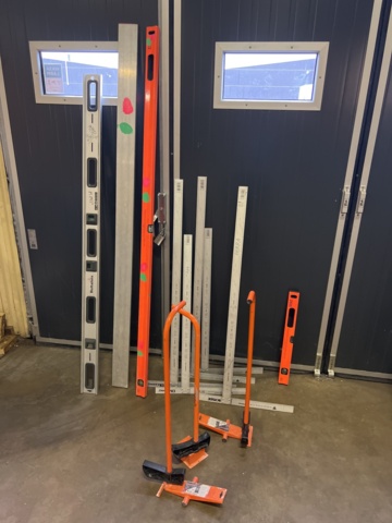 1022845-10 Levels, plaster angles and disc holders