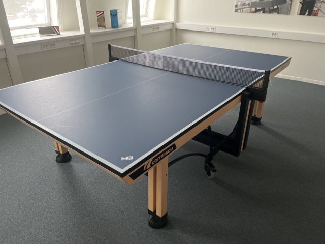 1066761-1 Ping-pong table with rack & balls