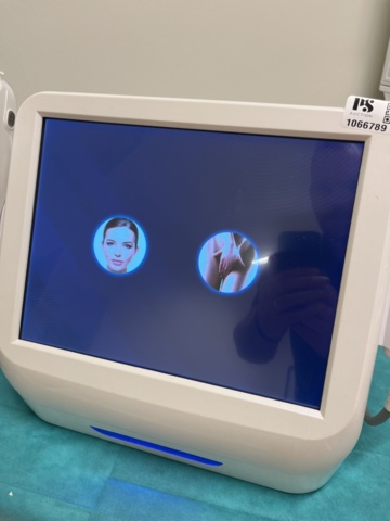 1066789-6 Skin treatment machine