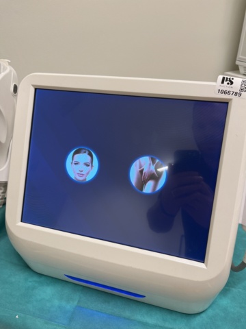 1066789-7 Skin treatment machine