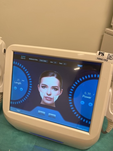 1066789-8 Skin treatment machine
