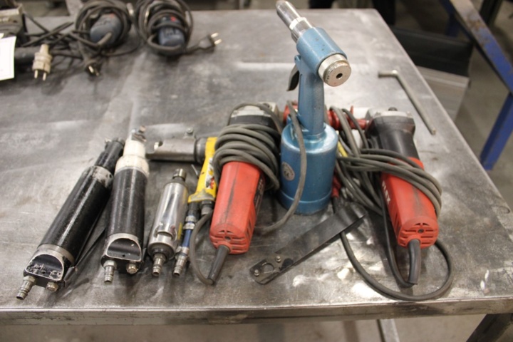 7084-029-1 Vinkelslipar, popnitmaskin och 4st luftverktyg