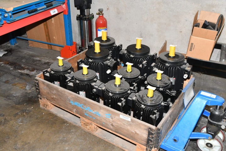 1113007-1 10 pieces. NEW electric motors