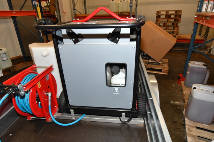 1113034-8 Mobile hot water washing machine - complete