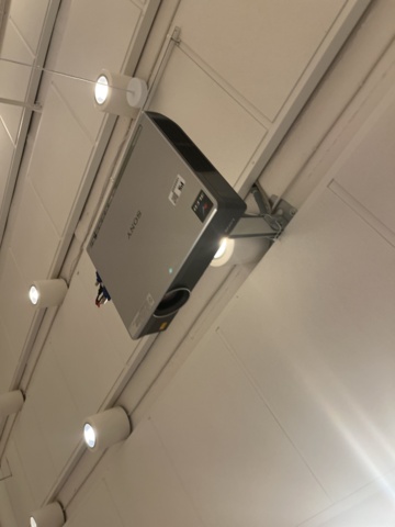 1066802-2 Projektor Sony Takmonterad