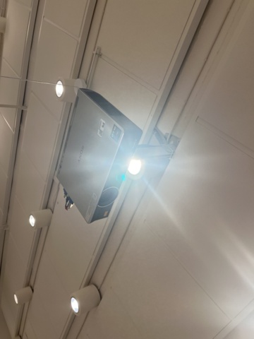 1066802-3 Projektor Sony Takmonterad