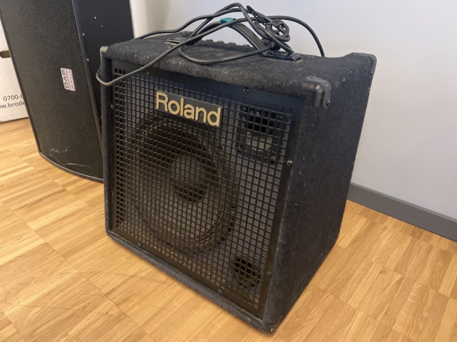 1116905-2 Keyboard Amplifier Roland KC-300