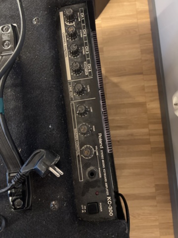 1116905-4 Keyboard Amplifier Roland KC-300