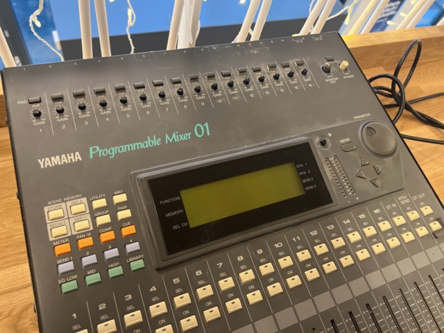 1116909-3 Mixer table Yamaha Programmable Mixer 01