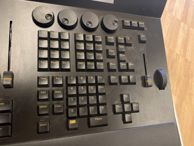 1116910-4 Light mixer table MA Dot2 Core including Roddcase