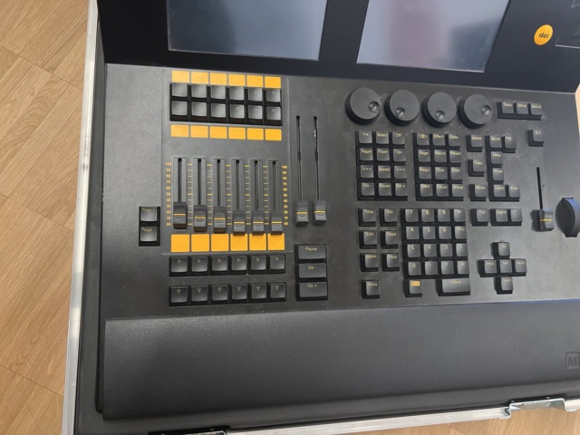 1116910-5 Light mixer table MA Dot2 Core including Roddcase