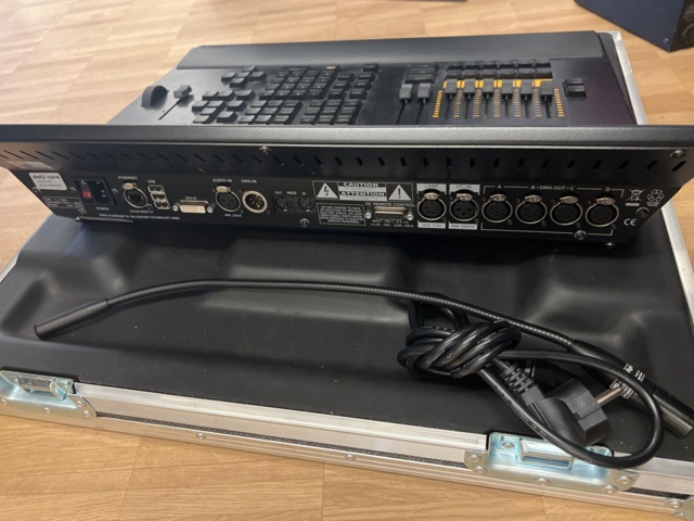 1116910-6 Light mixer table MA Dot2 Core including Roddcase