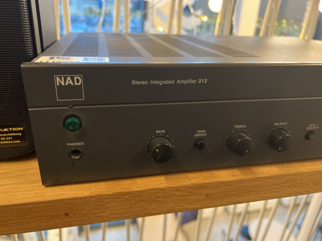 1116914-2 2 JBL speakers with stereo integrated amplifier