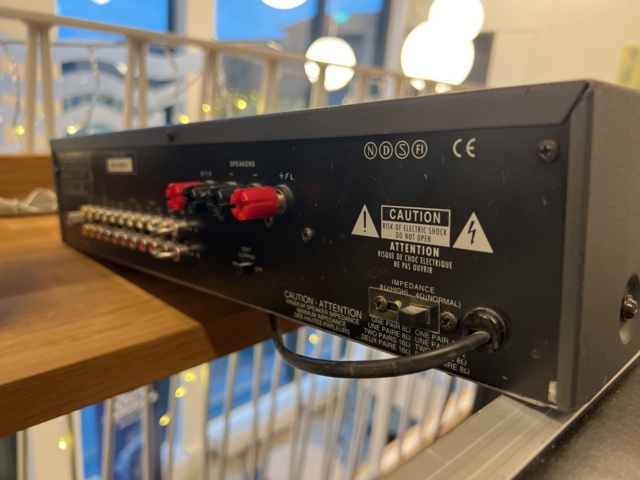 1116914-7 2 JBL speakers with stereo integrated amplifier