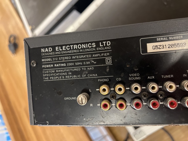 1116914-8 2 JBL speakers with stereo integrated amplifier