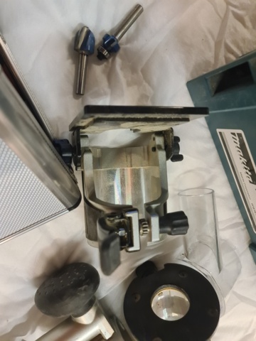 1031475-7 Fräs med tillbehör - Makita