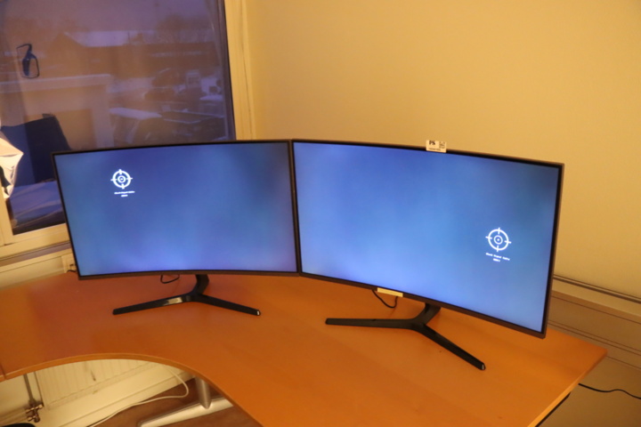 1034105-1 2 x 32 inch curved monitors Samsung