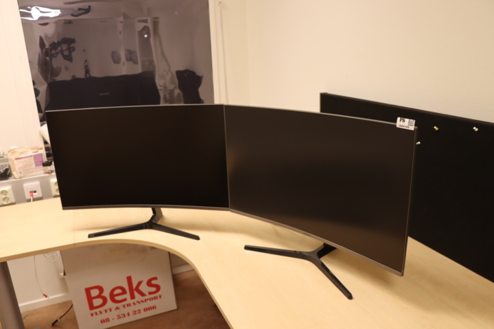 1034126-5 2 pc 32 inch curved monitors Samsung