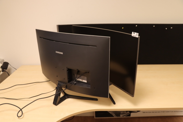 1034126-7 2 pc 32 inch curved monitors Samsung