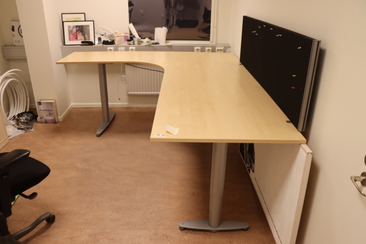 1034127-1 Raised/retractable desk 240cm