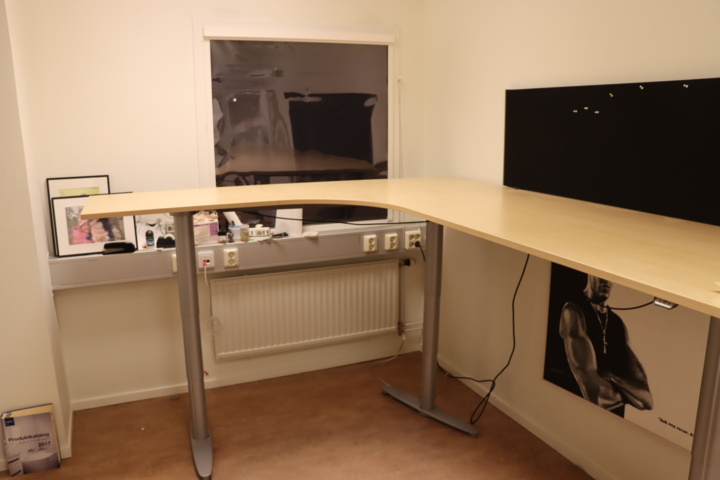 1034127-3 Raised/retractable desk 240cm