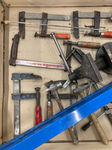 1118460-4 Compressed air winch, bench vise and forceps, etc