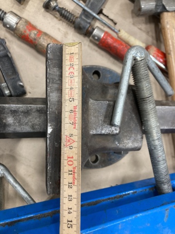 1118460-7 Compressed air winch, bench vise and forceps, etc