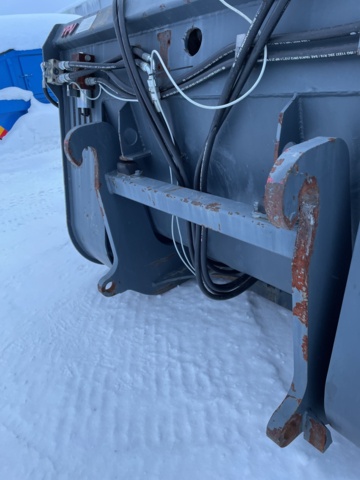 998968-13 High tipping flap bucket YPV