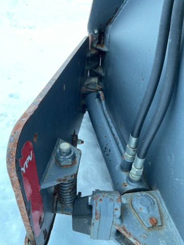 998968-18 High tipping flap bucket YPV