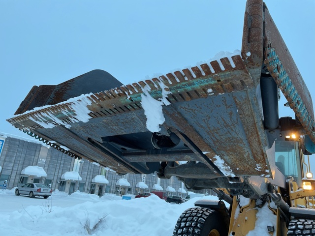 998968-35 High tipping flap bucket YPV