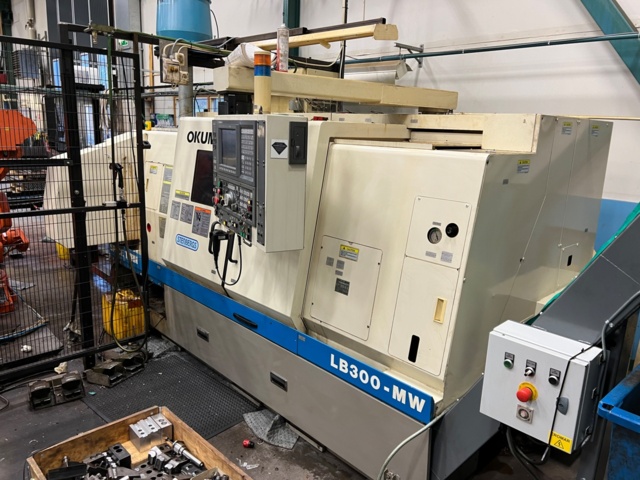953264-4 CNC Lathe Okuma LB300-MW With many accessories