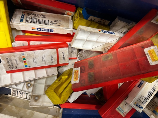 953264-57 CNC Lathe Okuma LB300-MW With many accessories