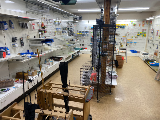 1122823-1 Lot of fishing equipment and accessories