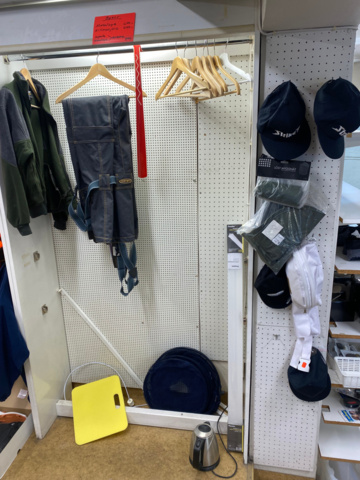 1122823-8 Lot of fishing equipment and accessories