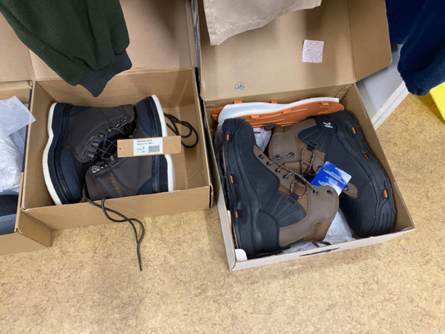 1122823-12 Lot of fishing equipment and accessories