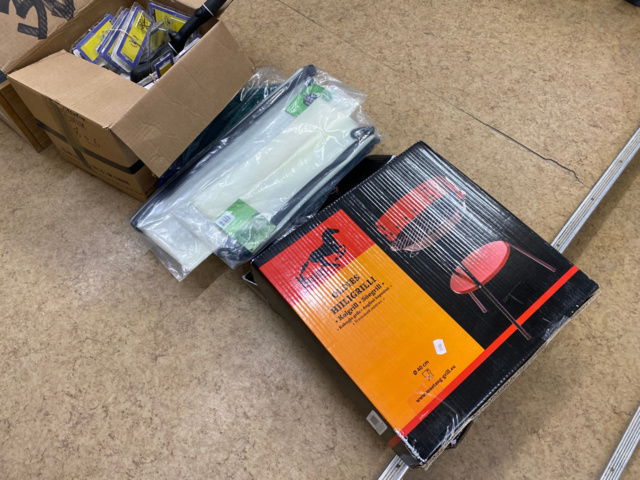 1122823-13 Lot of fishing equipment and accessories