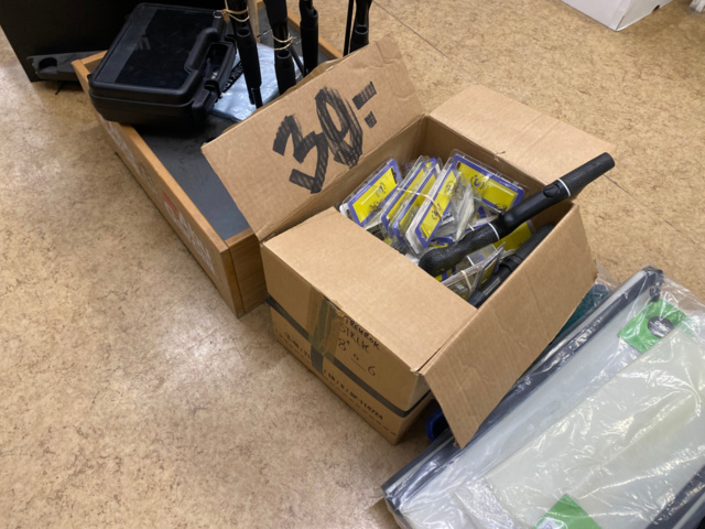 1122823-14 Lot of fishing equipment and accessories