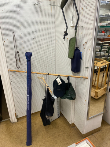 1122823-19 Lot of fishing equipment and accessories