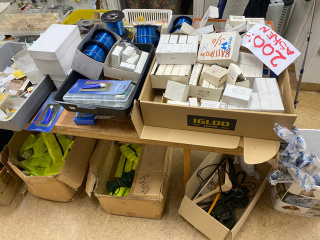 1122823-20 Lot of fishing equipment and accessories